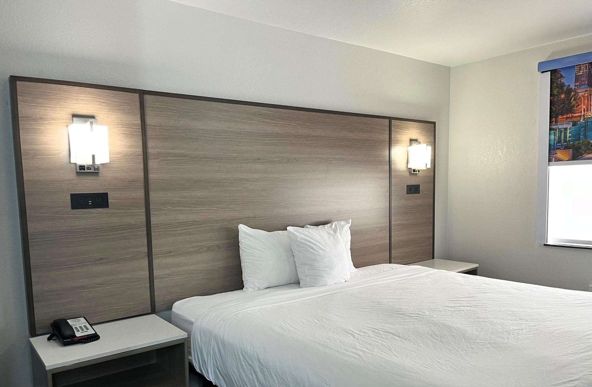 Baymont By Wyndham Indianapolis Northeast Hotel Exterior foto